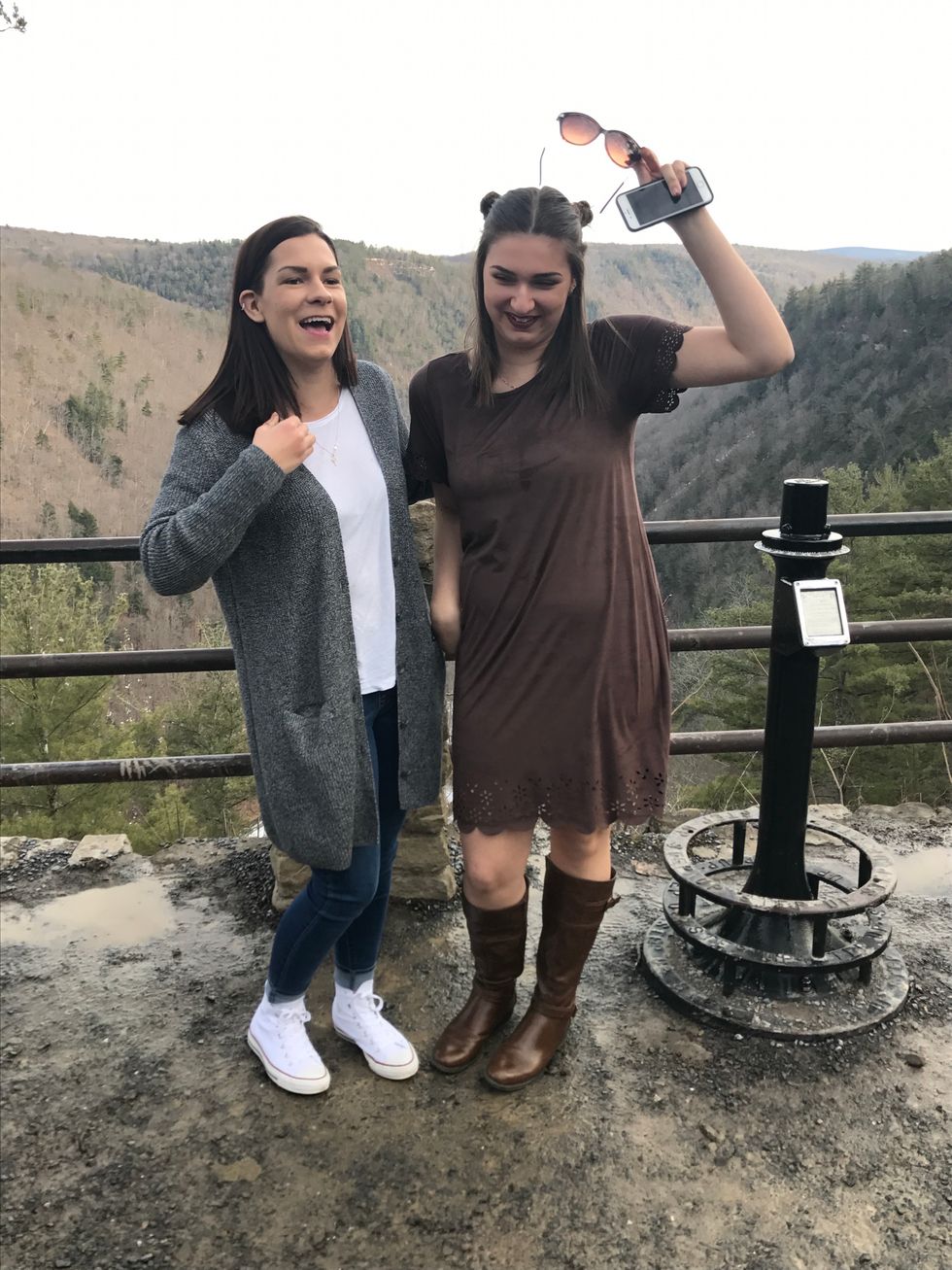 Pros And Cons Of Rooming With Your Best Friend