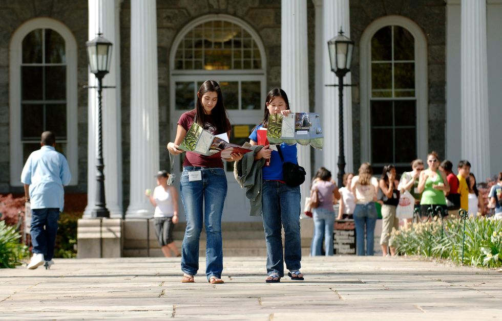 Choosing A College: 12 Essential Tips For Undecided High School Seniors