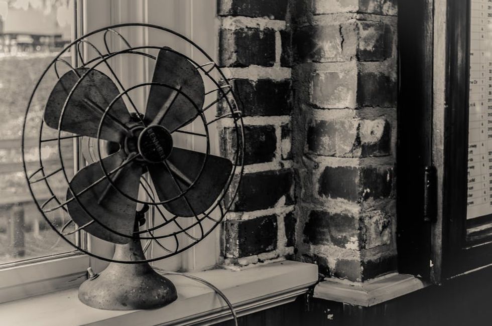 12 Struggles Of Living In A Dorm With No Air Conditioning