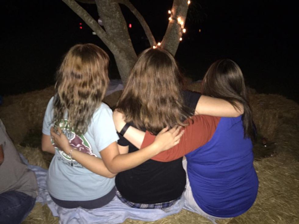 To The Girls Who "Float" Between Friend Groups