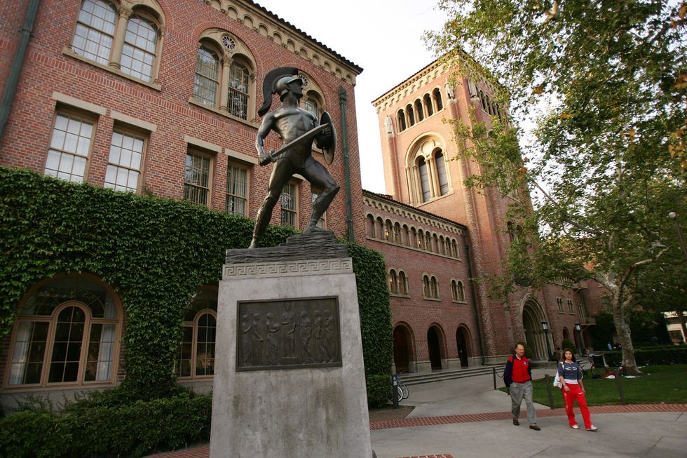 32 Signs You Go To USC