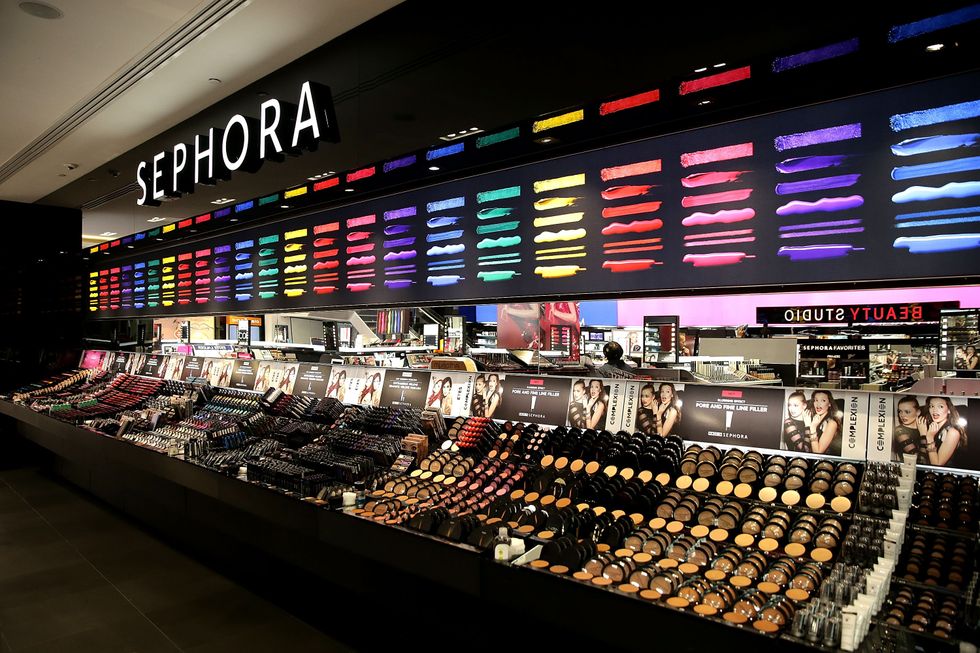 The 7 Stages Of Going To Sephora