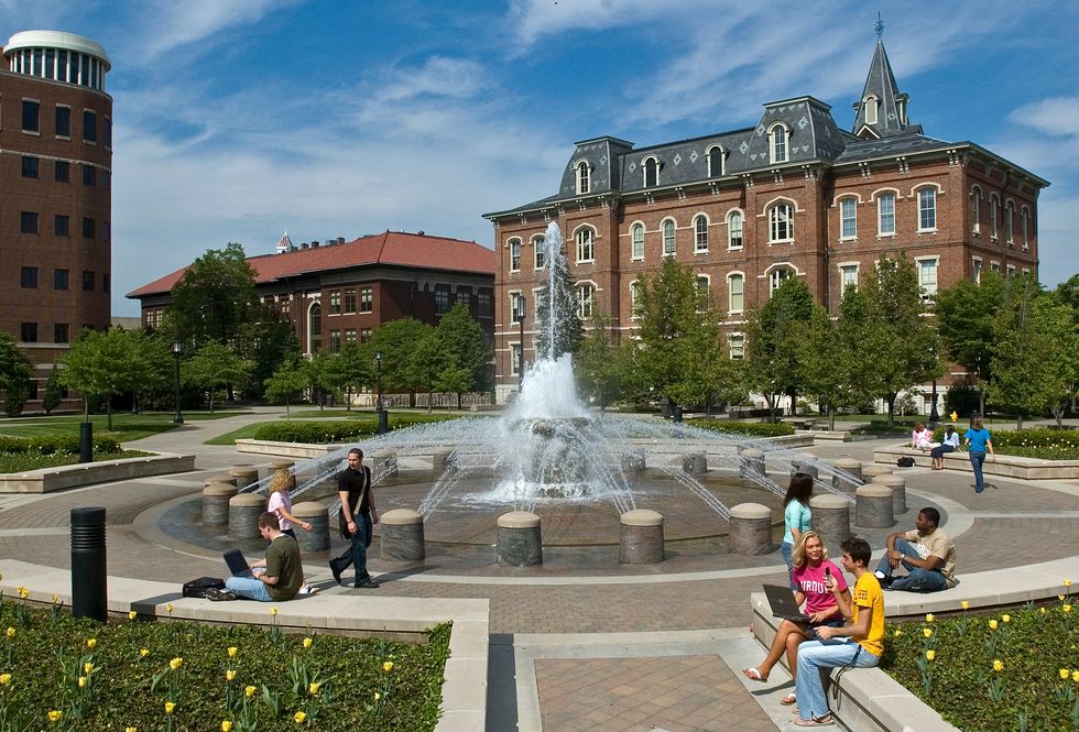 16 Thoughts You Probably Have On Your Walk To Class