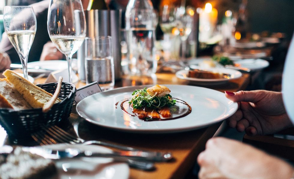 12 Social Rules To Follow When Dining Out In Public With Friends