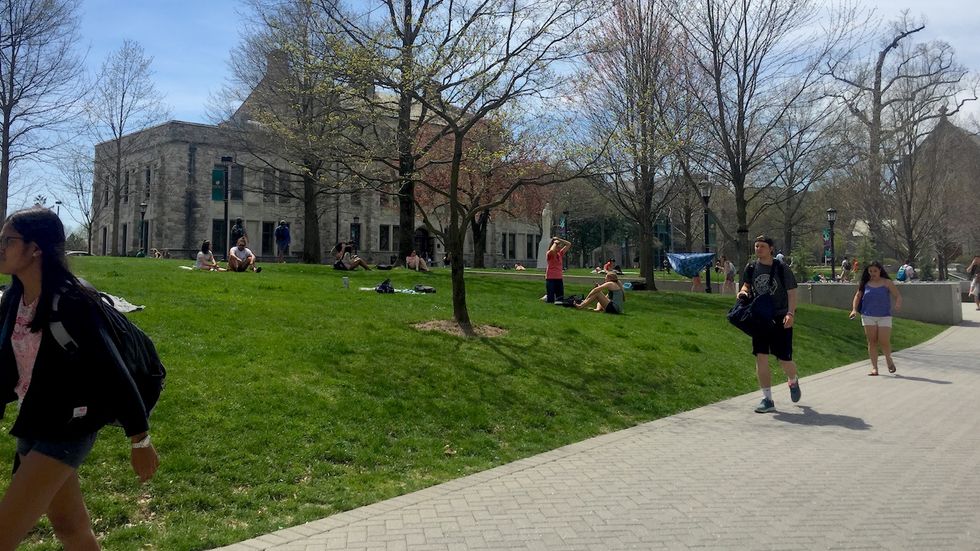 11 Partial Conversations You Overhear On EVERY College Campus