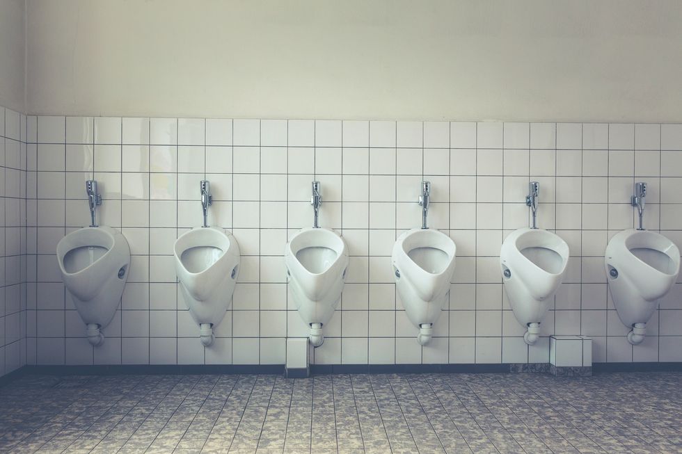 14 Thoughts Shy Students Have While Having To Pee During Class