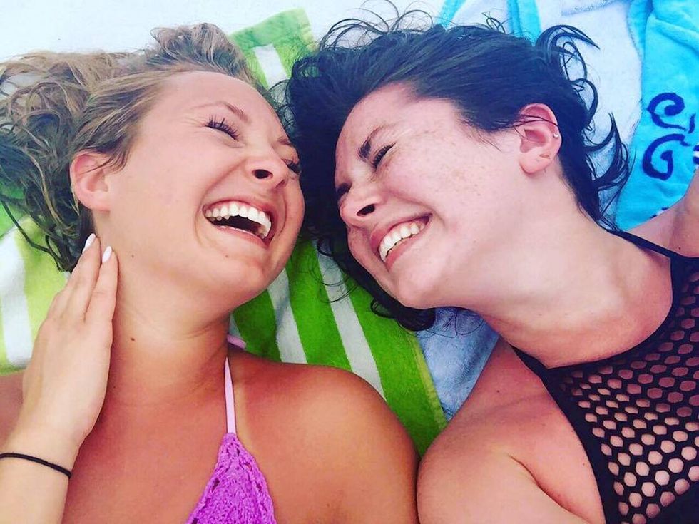 7 Things You Do If Your BFF Is 6 Hours Away From You