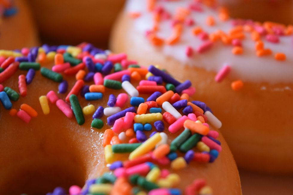 10 Things That Happen When You And Your Best Friend Work At Dunkin' Donuts