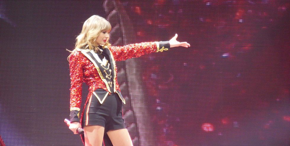 I Revisited The Lyrics Of Taylor Swift's '22' Now That I'm 22