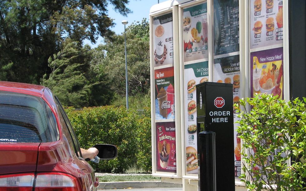 14 Things Every Drive Thru Worker Would LOVE You To Do