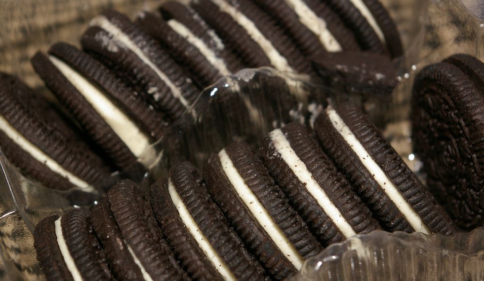 11 Drink Pairings For Every Oreo Flavor