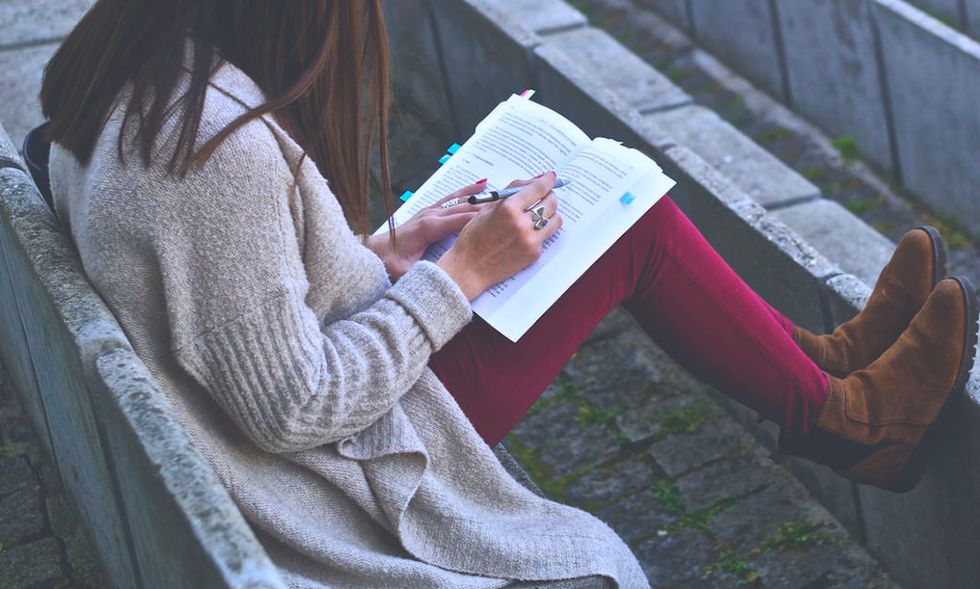 50 Things College Girls Can, And Will, Do Instead Of Studying For Midterms