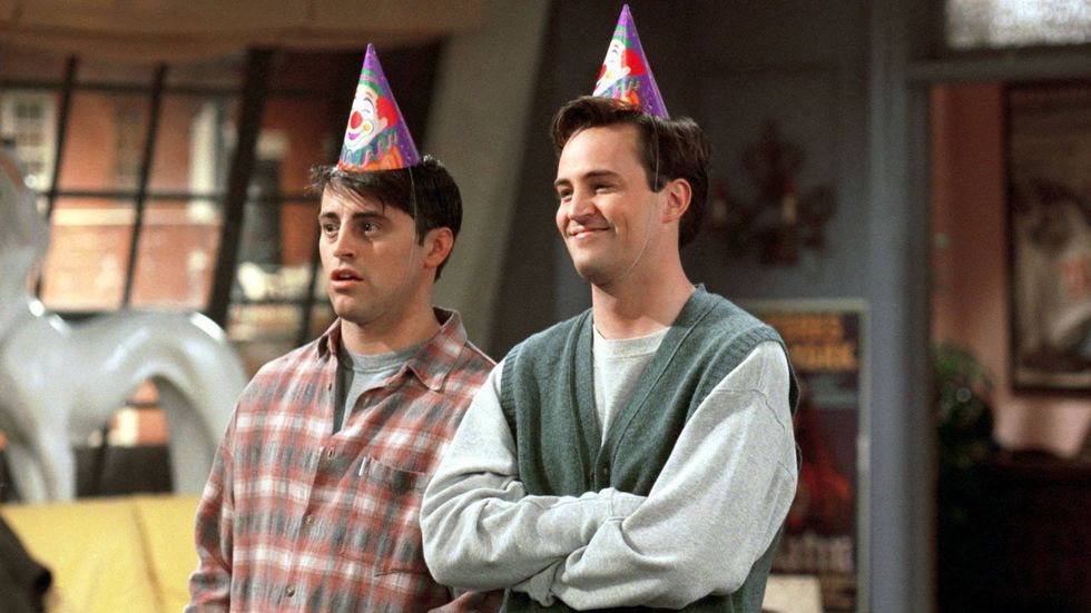 11 Ways Your Senior Year Life Couldn't BE Any More Chandler Bing