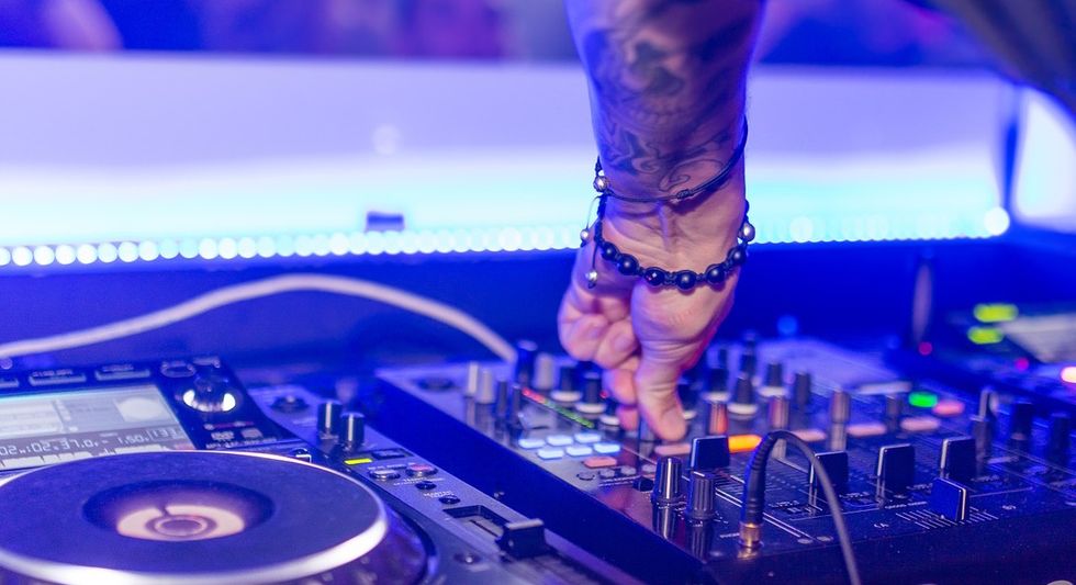 20 Songs That Will Cost Any College Student Their 'Aux Cord Privileges'