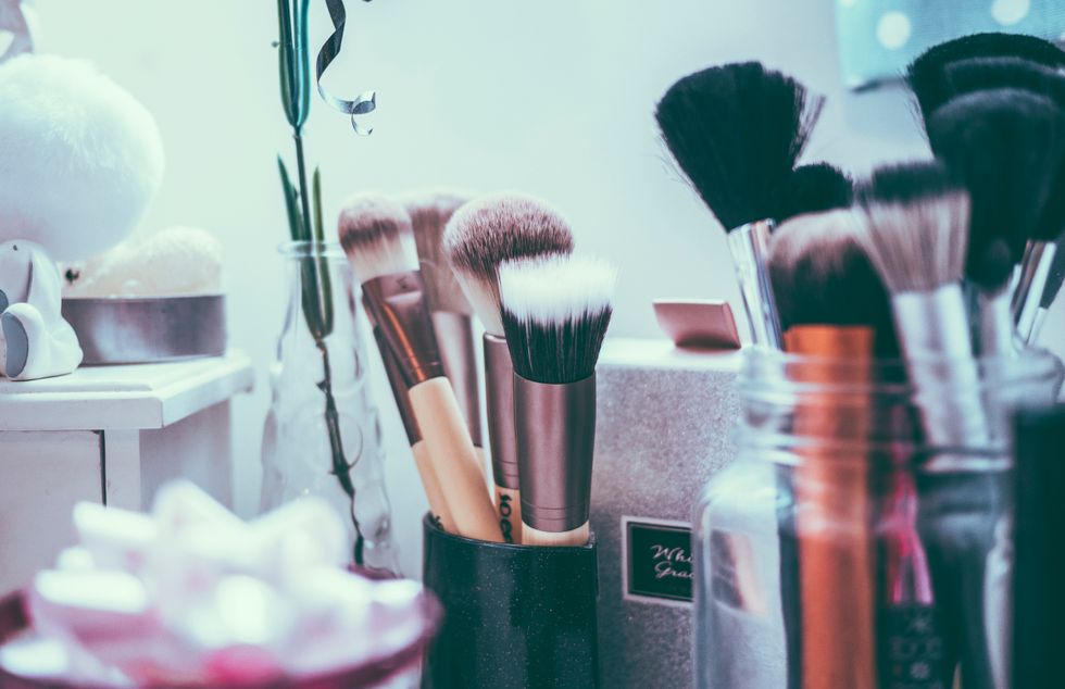12 Thoughts Every Girl Has While Getting Ready For A Night Out