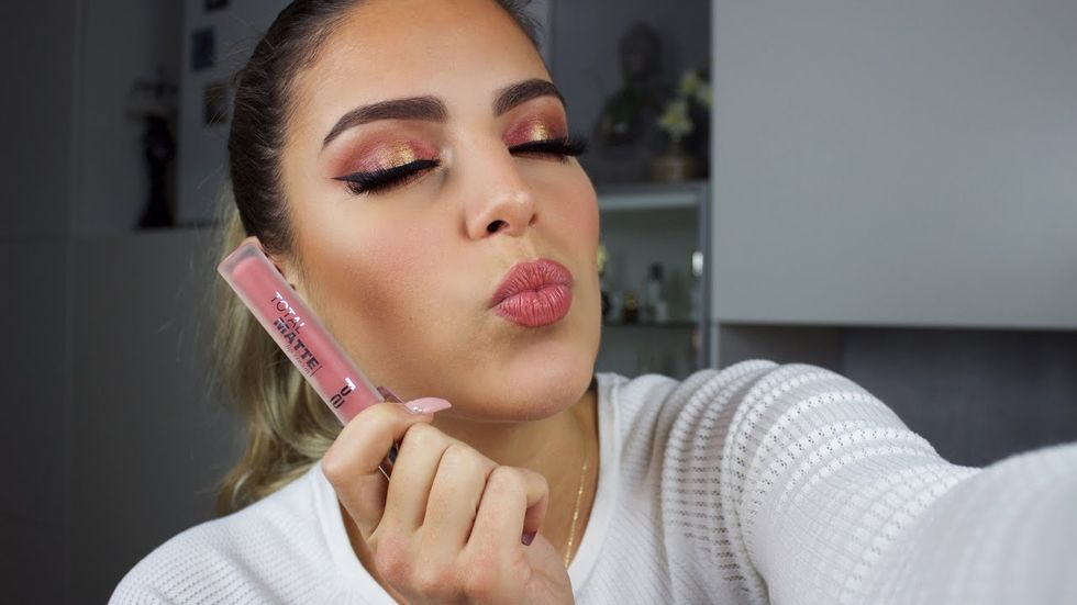 Beauty Hack: Liquid Lipstick As Eyeshadow