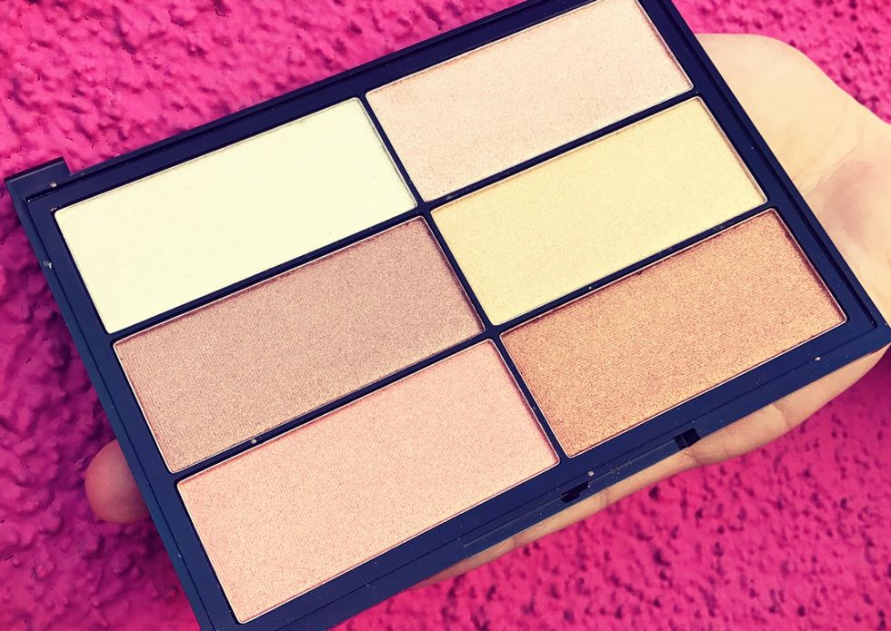 7 Must-Have Makeup Items For Any Traveler