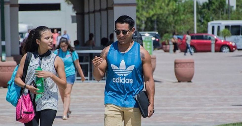 7 Thoughts You Have While Walking Through FGCU's Campus