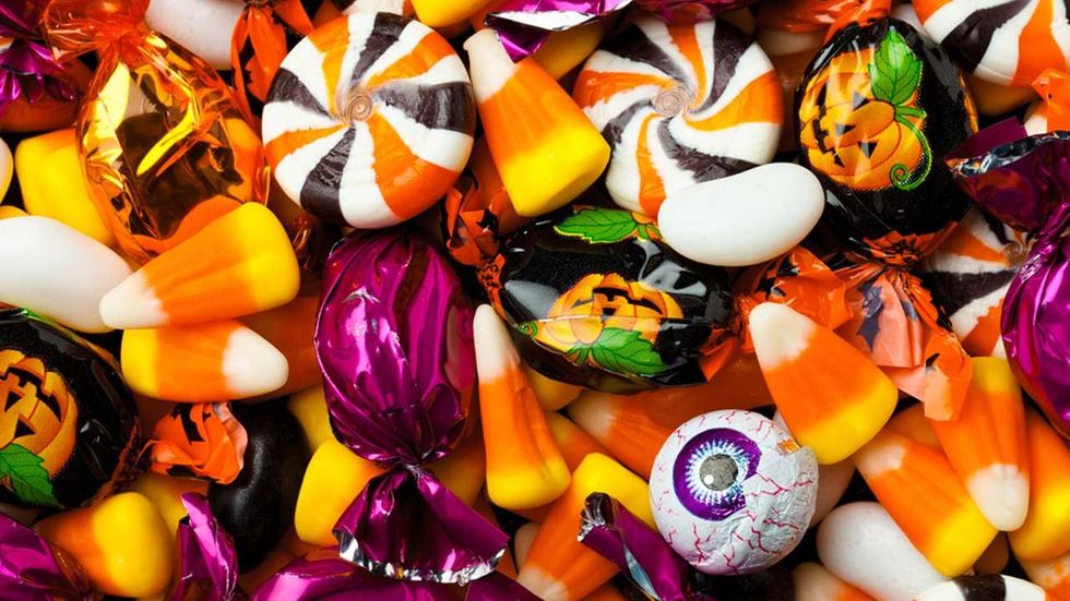 What Your 12 Favorite Halloween Candy Say About You