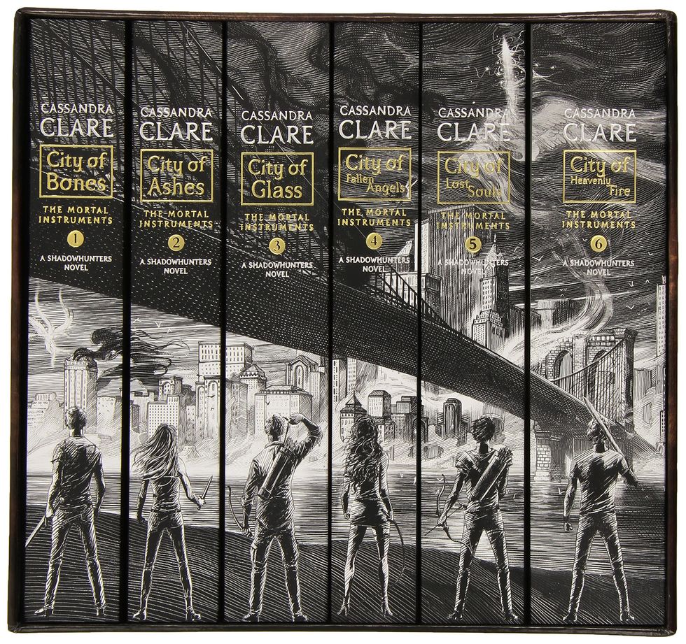 How To Read Cassandra Clare's Books