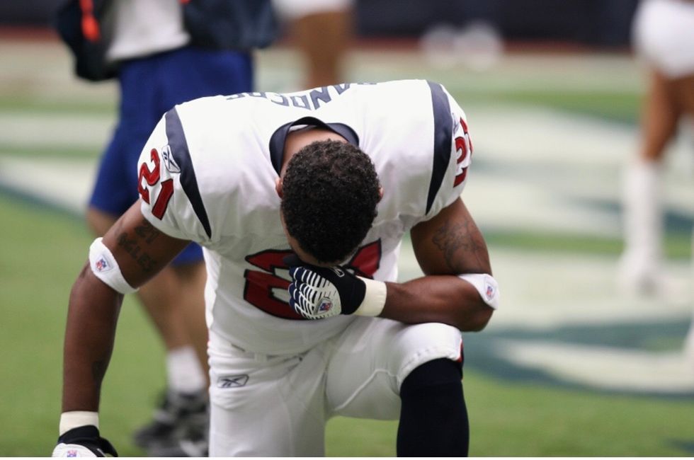 NFL Players Kneeling During The National Anthem Is NOT Hate Speech