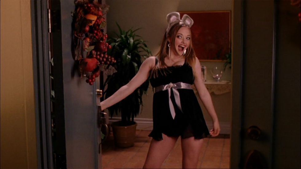 7 Basic Halloweekend Costumes For All You Broke College Girls