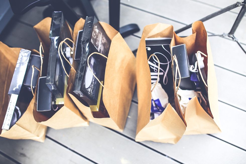 6 Signs You May Be A "Shopaholic"
