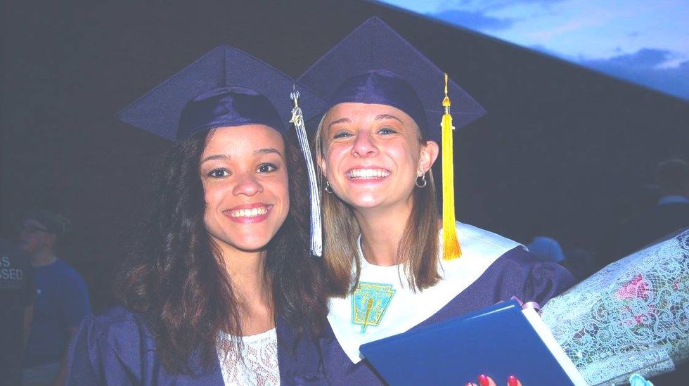 11 Perks Of Living With Your High School Best Friend In College