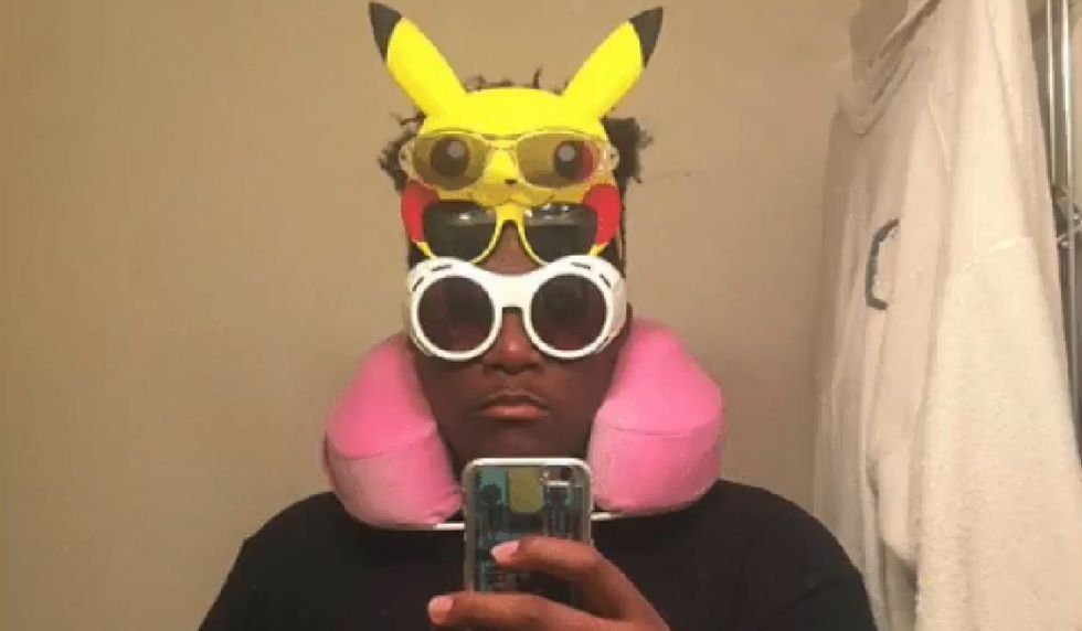 22 People Guess What The Word 'Clout' Means