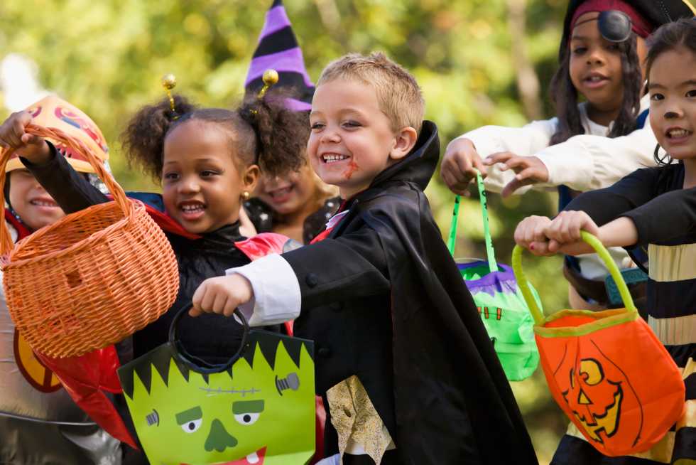 The 7 Stages Of Halloween As Told By A 2000s Kid