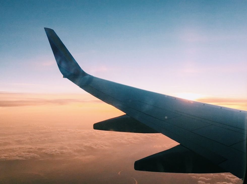 22 Thoughts Everyone Has At The Airport, Alone