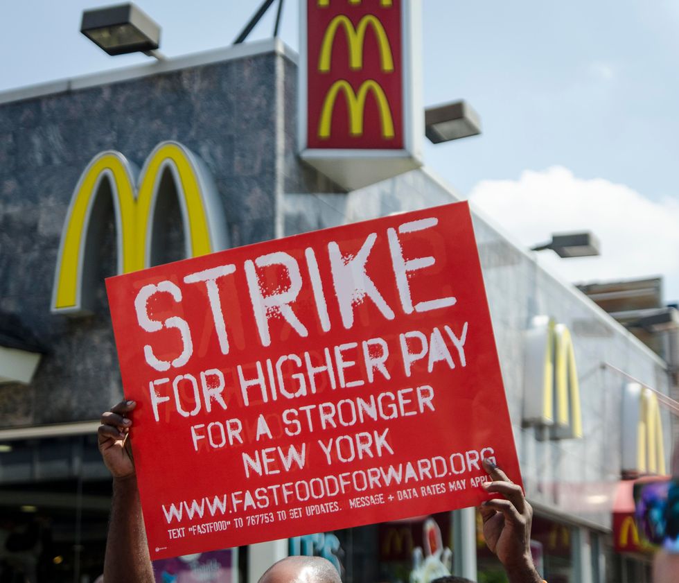 How Minimum Wage Impacts America Economically