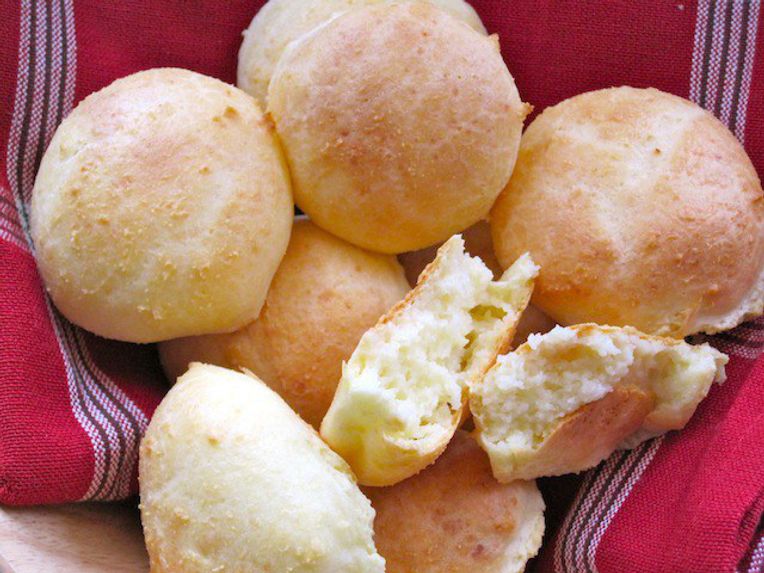 Roscón de Bocadillo o Guayaba (Guava Paste Stuffed Bread) - My Colombian  Recipes