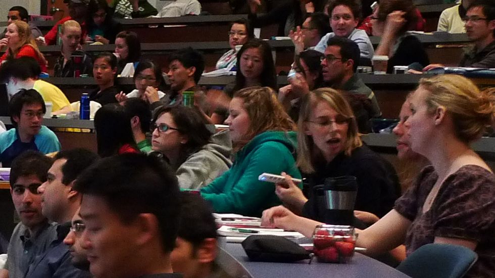 9 Things College Kids Do In Class When The Professor Isn't Looking