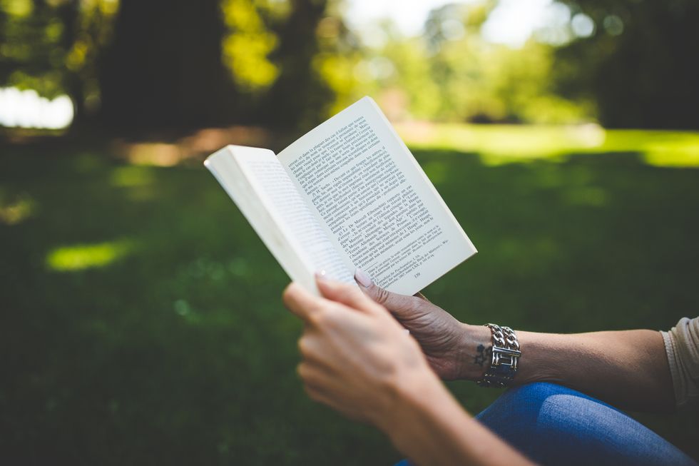 7 Things Only True Readers Will Admit To