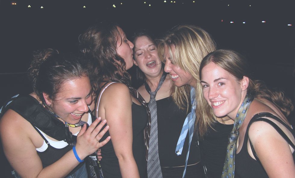 6 Comical Ways To Own Being 'The Funny One' Of Your College Friend Group