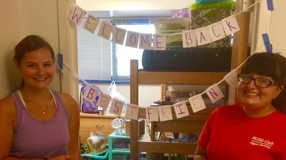 15 Signs Your Roommate Is The Absolute WORST