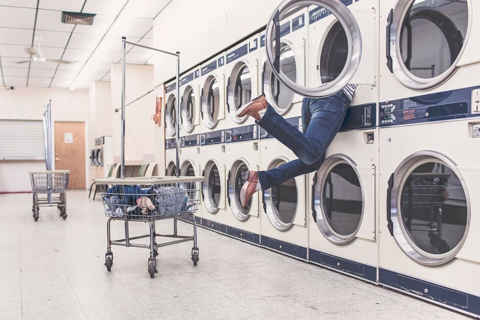 7 Reasons Doing Your Laundry In College Is The Worst