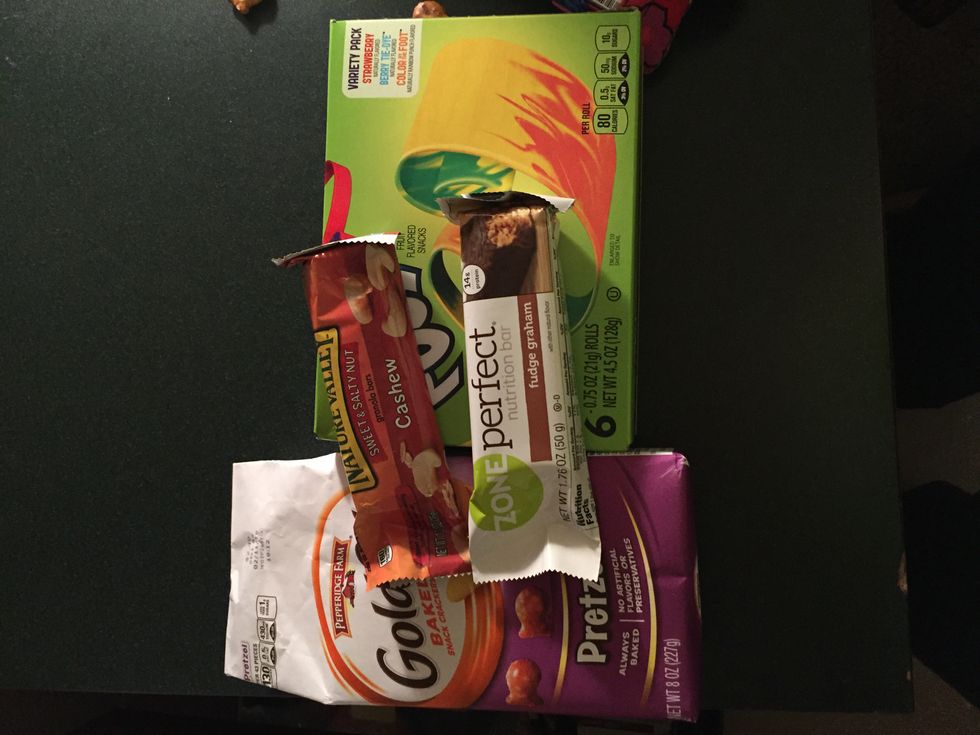 10 Snacks Every College Student Needs In Their Dorm Room