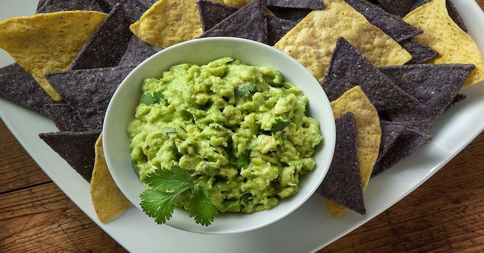 5 Snacks Your Sunday Night Football Party Would Suck Without