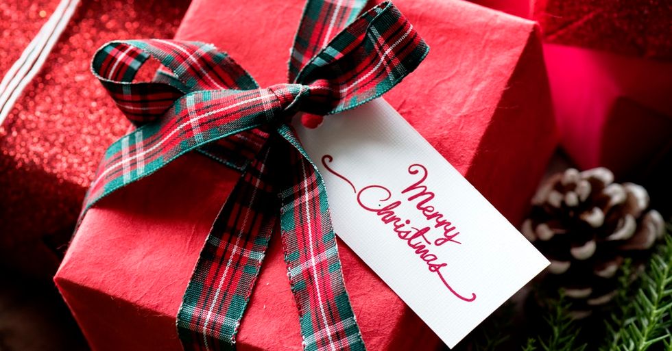 8 Ideas To Give Christmas Gifts On A Broke Budget