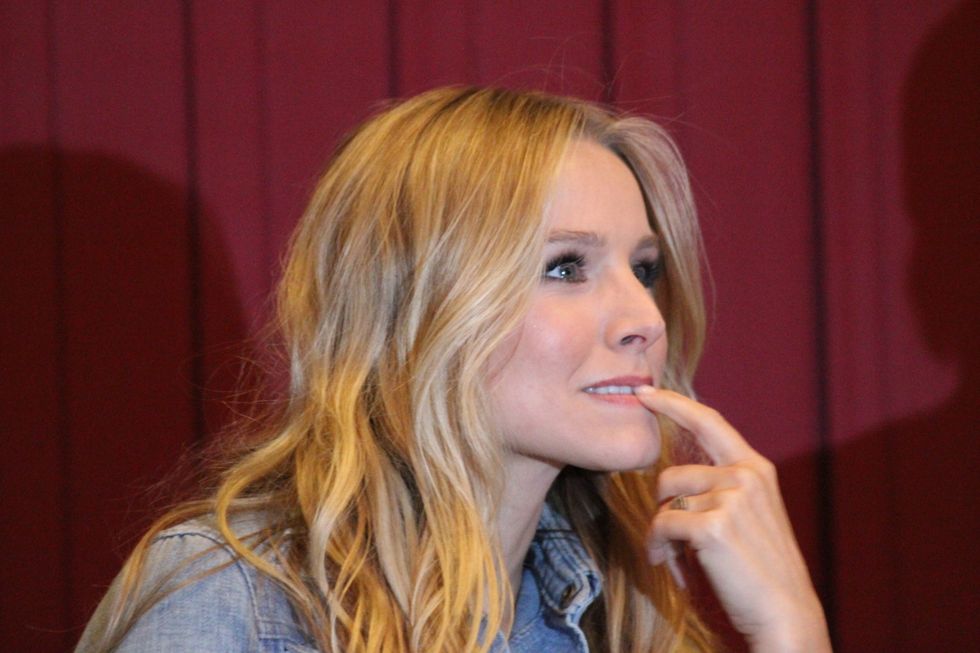 The Last 2 Weeks Of The Fall Semester For College Girls, As Told By Kristen Bell