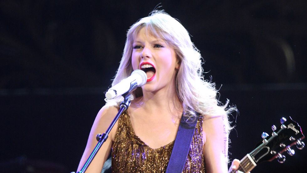 35 Of The 'Old' Taylor Swift's Songs To Jam To Even Though She's Dead