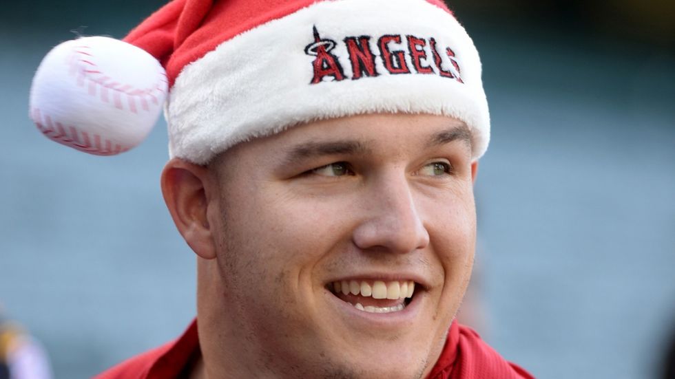 10 Gifts To Get For All The Sports Fans In Your Life