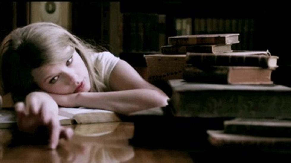 11 Taylor Swift GIFs All College Students Can Relate To Before Finals