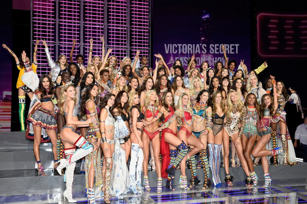 CBS Airs Ming Xi's Fall At The Victoria's Secret Fashion Show