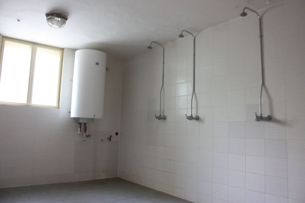 How To Survive Living In A Freshman Residence Hall