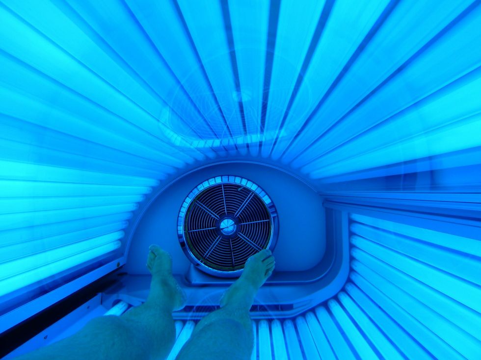 11 Thoughts You Have In The Tanning Bed
