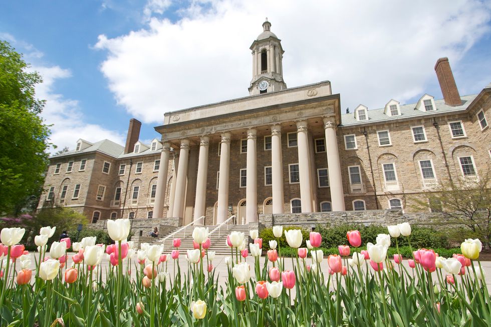 8 Thoughts Every Penn State Student Has While Walking Past Old Main