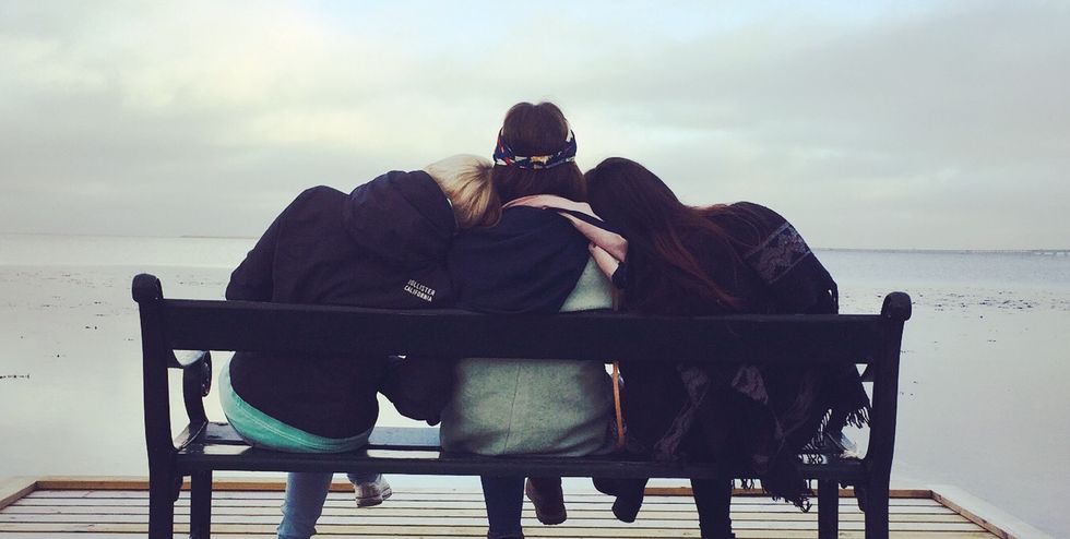 The 8 Stages Of Forgiveness You Go Through If You're Honestly Forgiving Somone